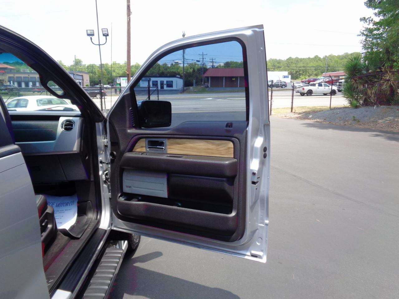 Ford F-150 4WD SuperCrew 145" Lariat 2011