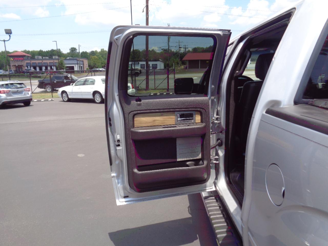 Ford F-150 4WD SuperCrew 145" Lariat 2011