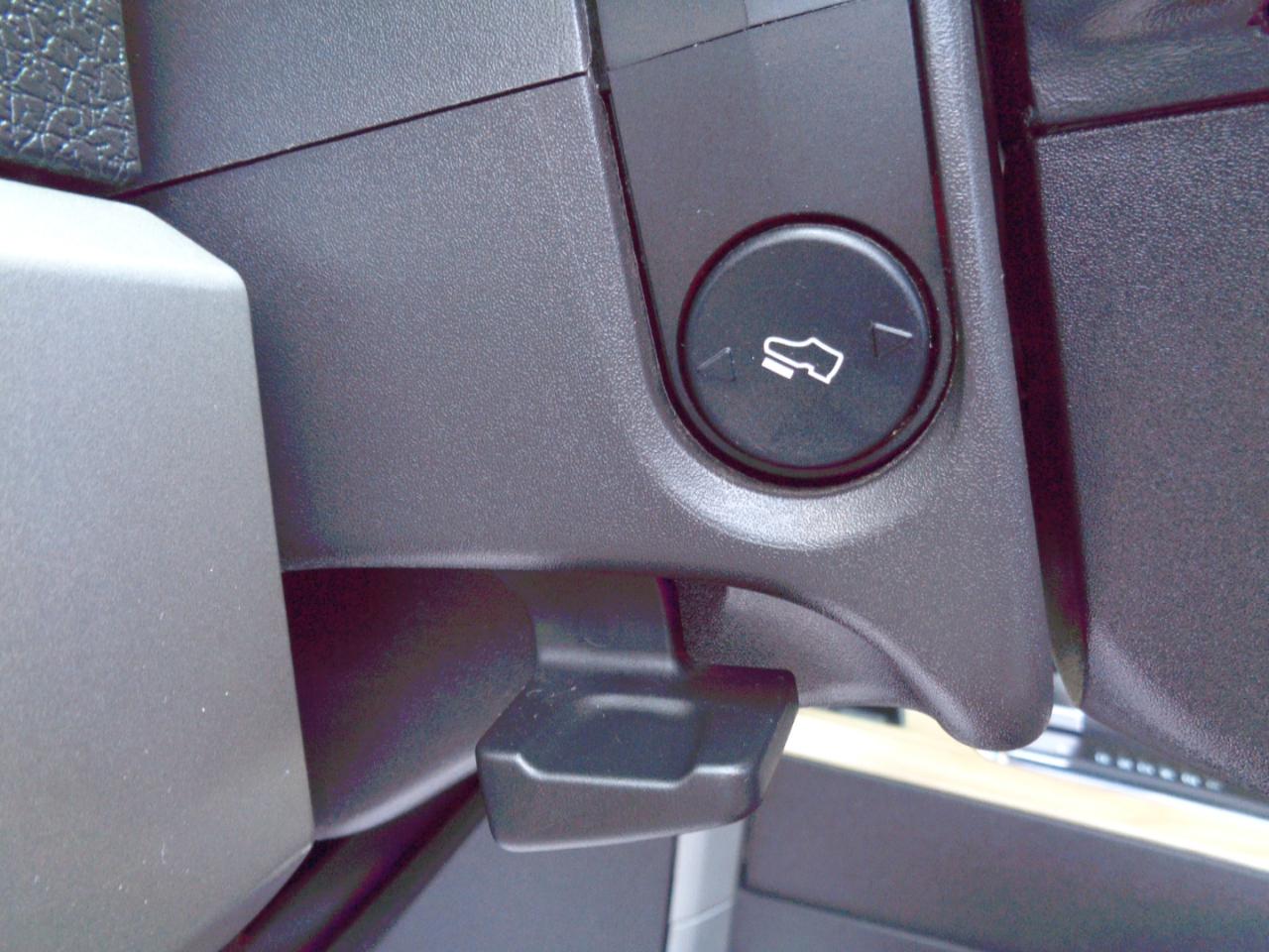 Ford F-150 4WD SuperCrew 145" Lariat 2011