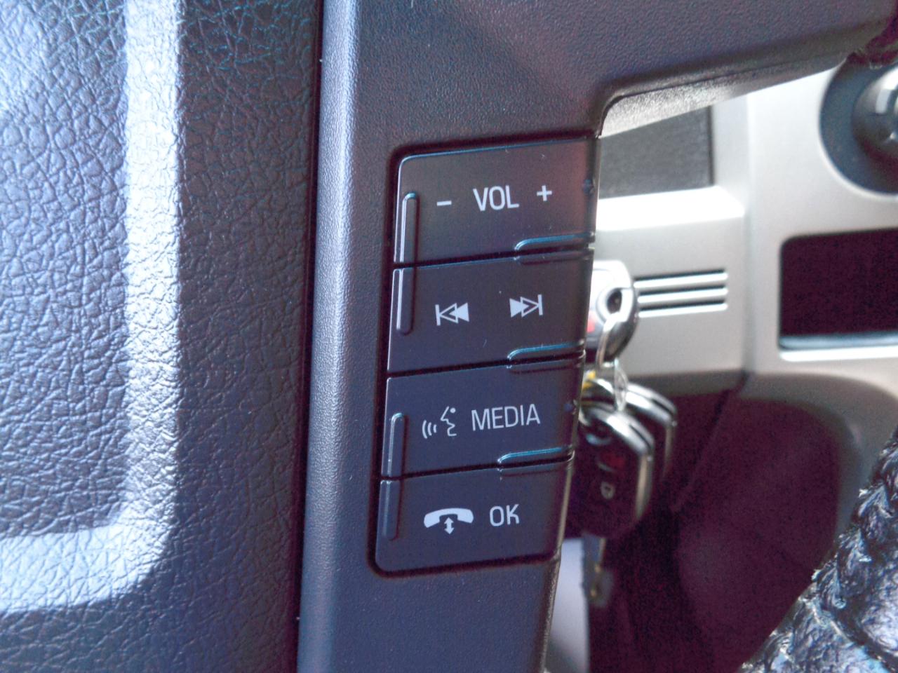 Ford F-150 4WD SuperCrew 145" Lariat 2011