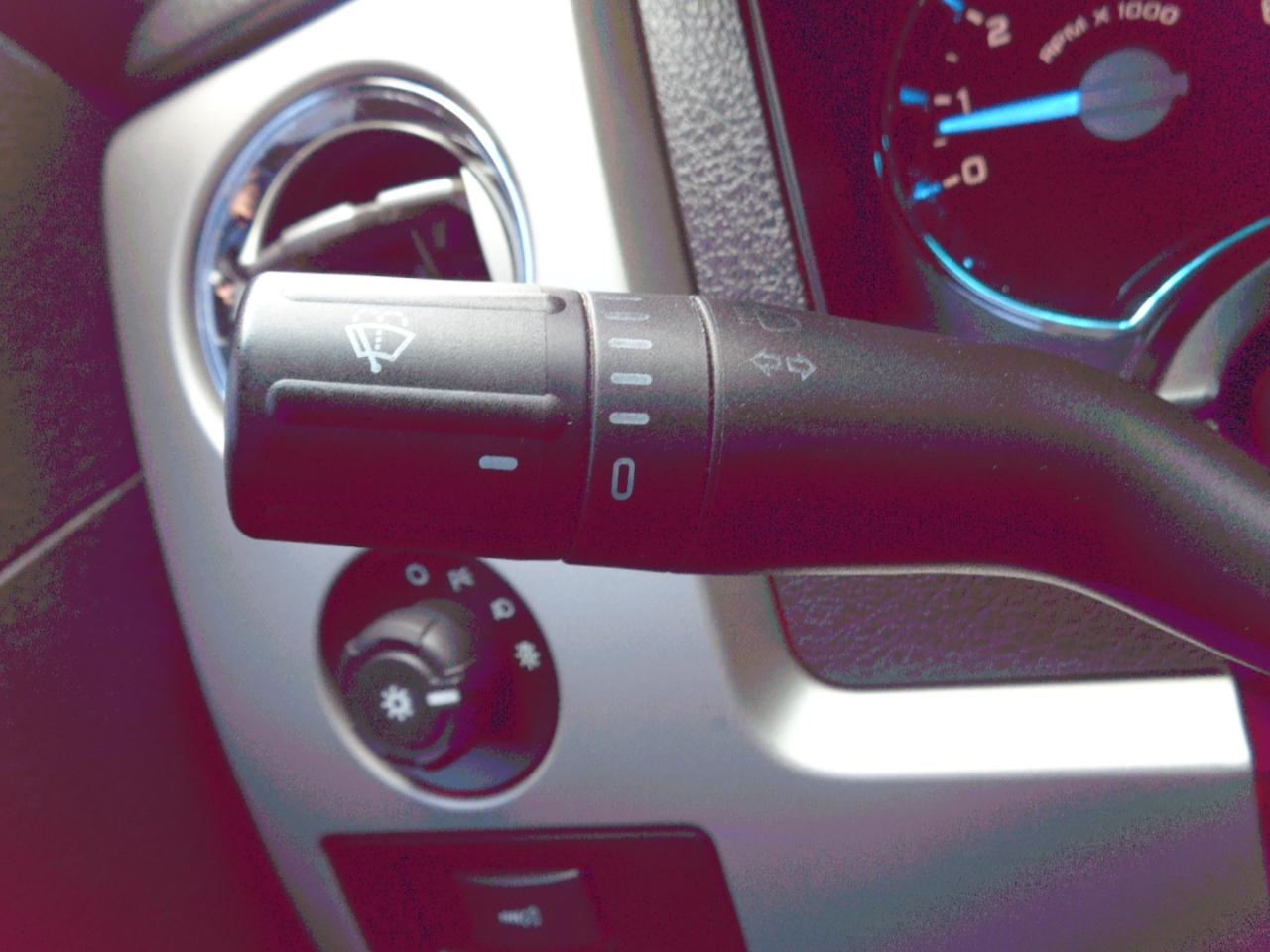 Ford F-150 4WD SuperCrew 145" Lariat 2011