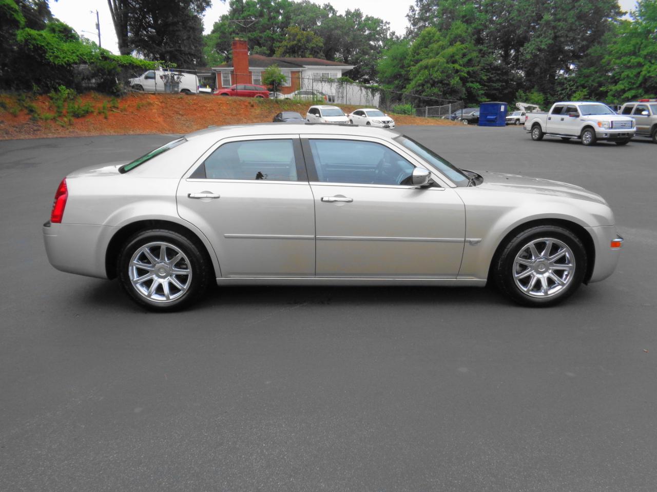 Chrysler 300 4dr Sdn 300C 2006