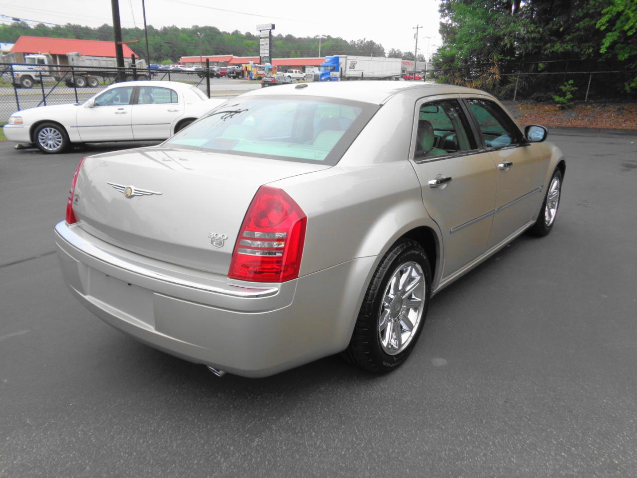 Chrysler 300 4dr Sdn 300C 2006