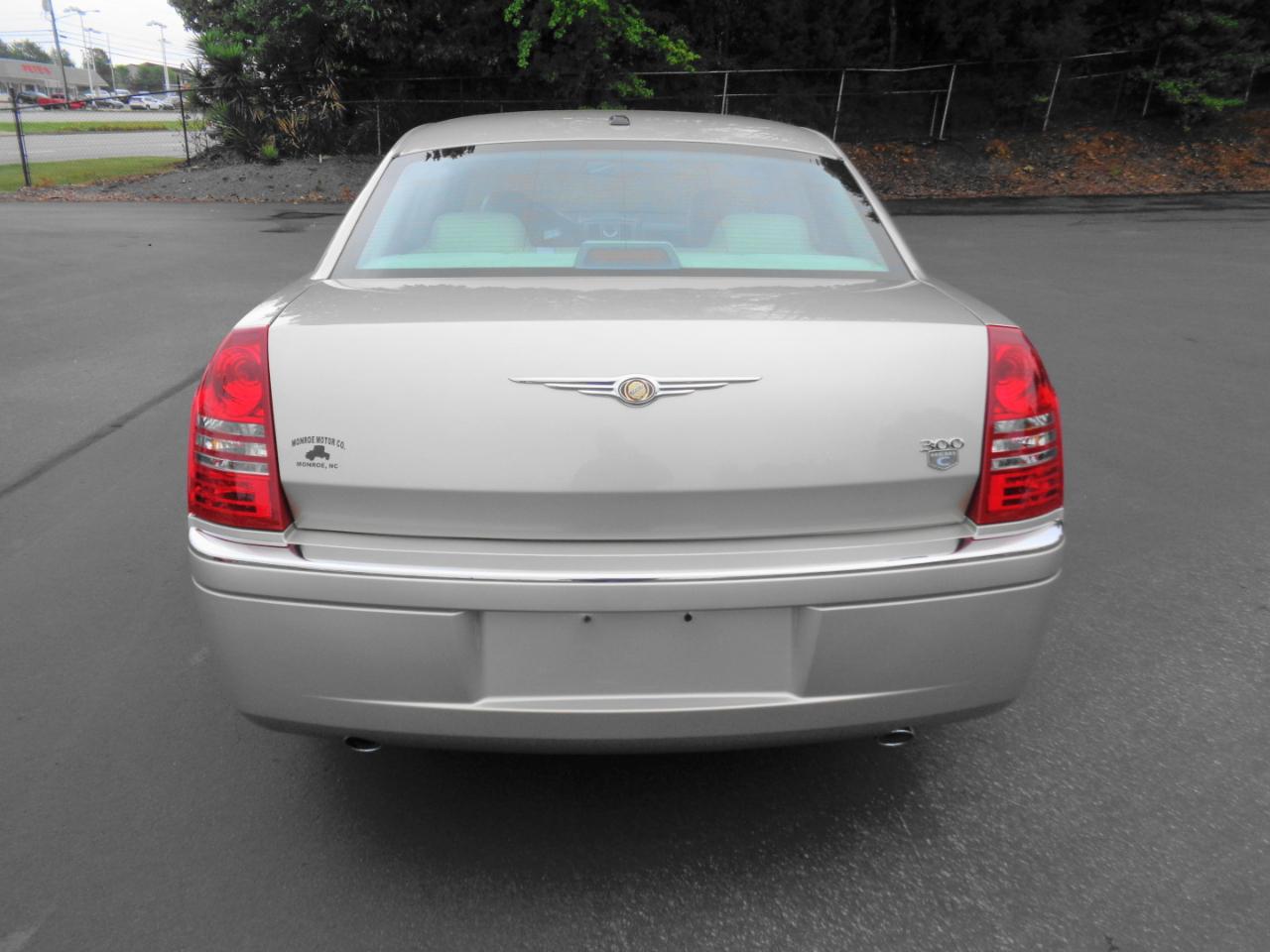 Chrysler 300 4dr Sdn 300C 2006