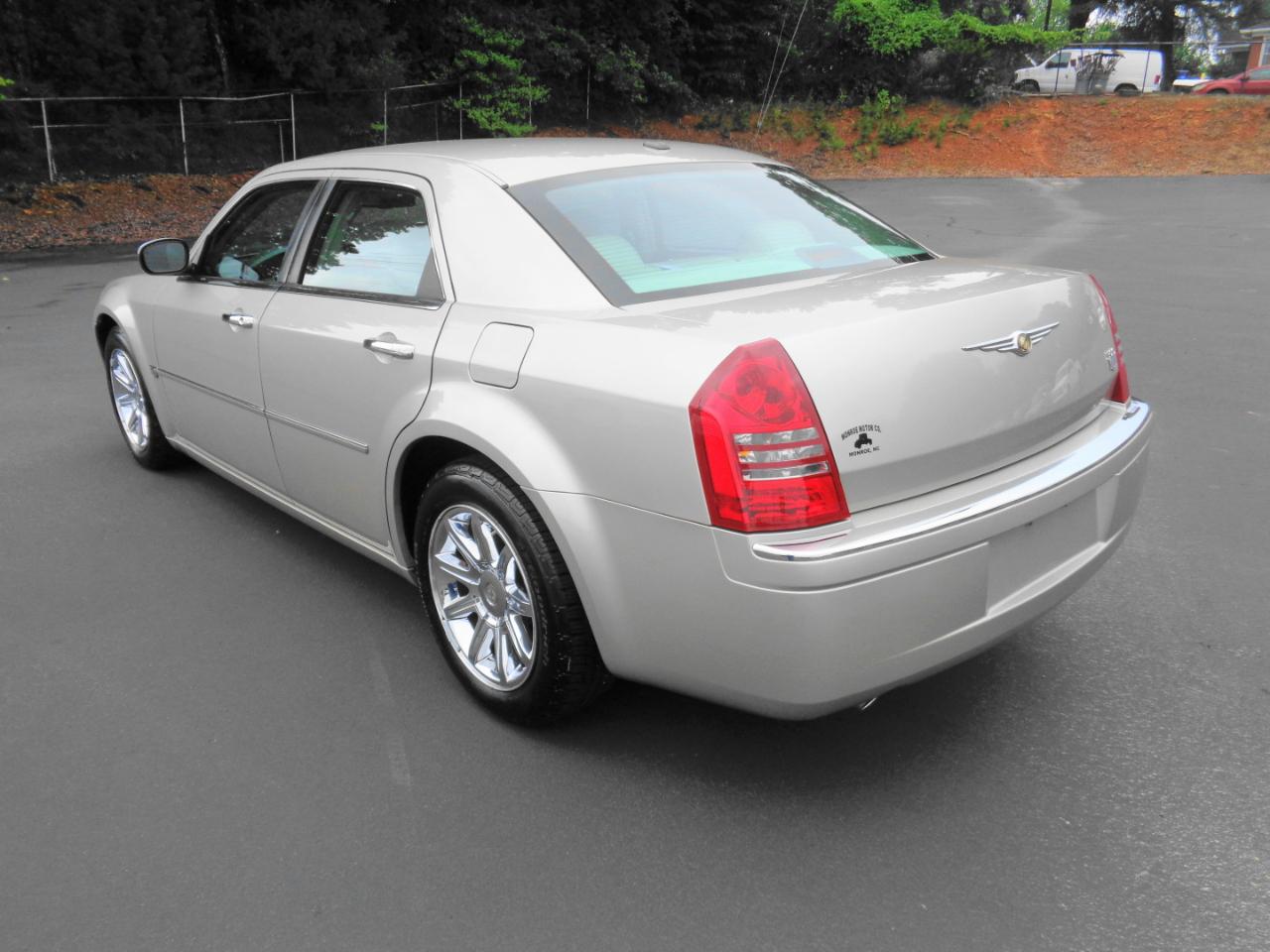 Chrysler 300 4dr Sdn 300C 2006