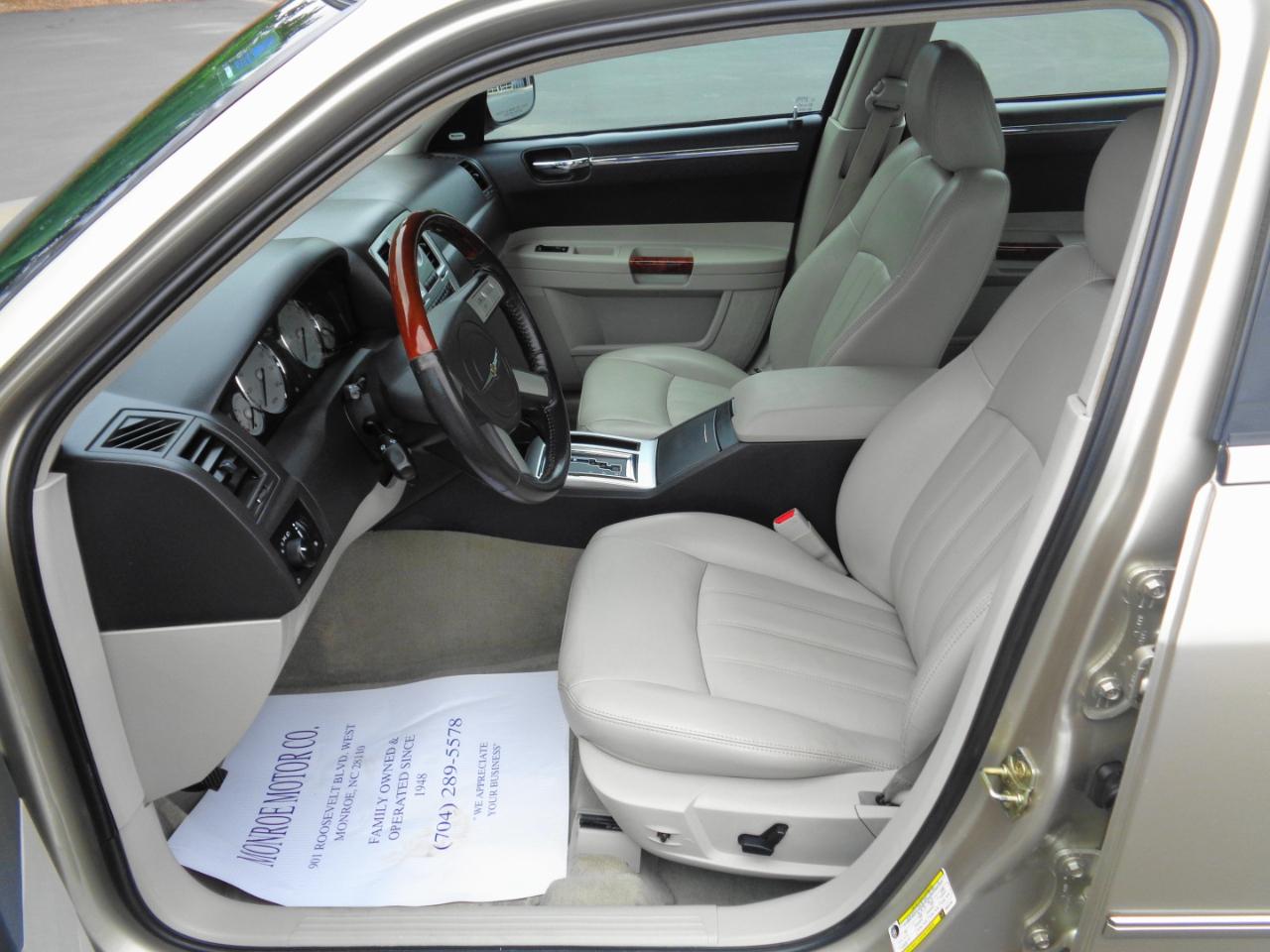 Chrysler 300 4dr Sdn 300C 2006