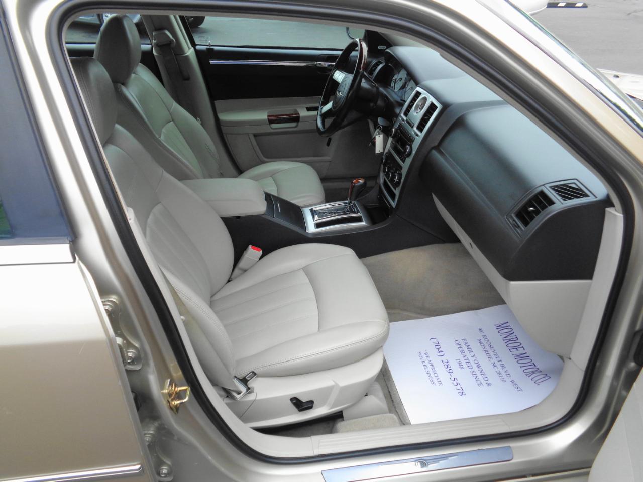Chrysler 300 4dr Sdn 300C 2006