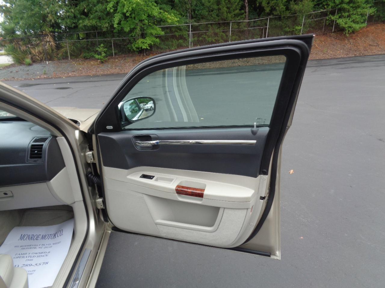 Chrysler 300 4dr Sdn 300C 2006
