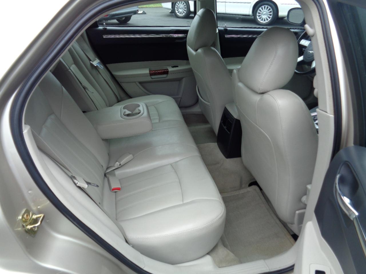 Chrysler 300 4dr Sdn 300C 2006