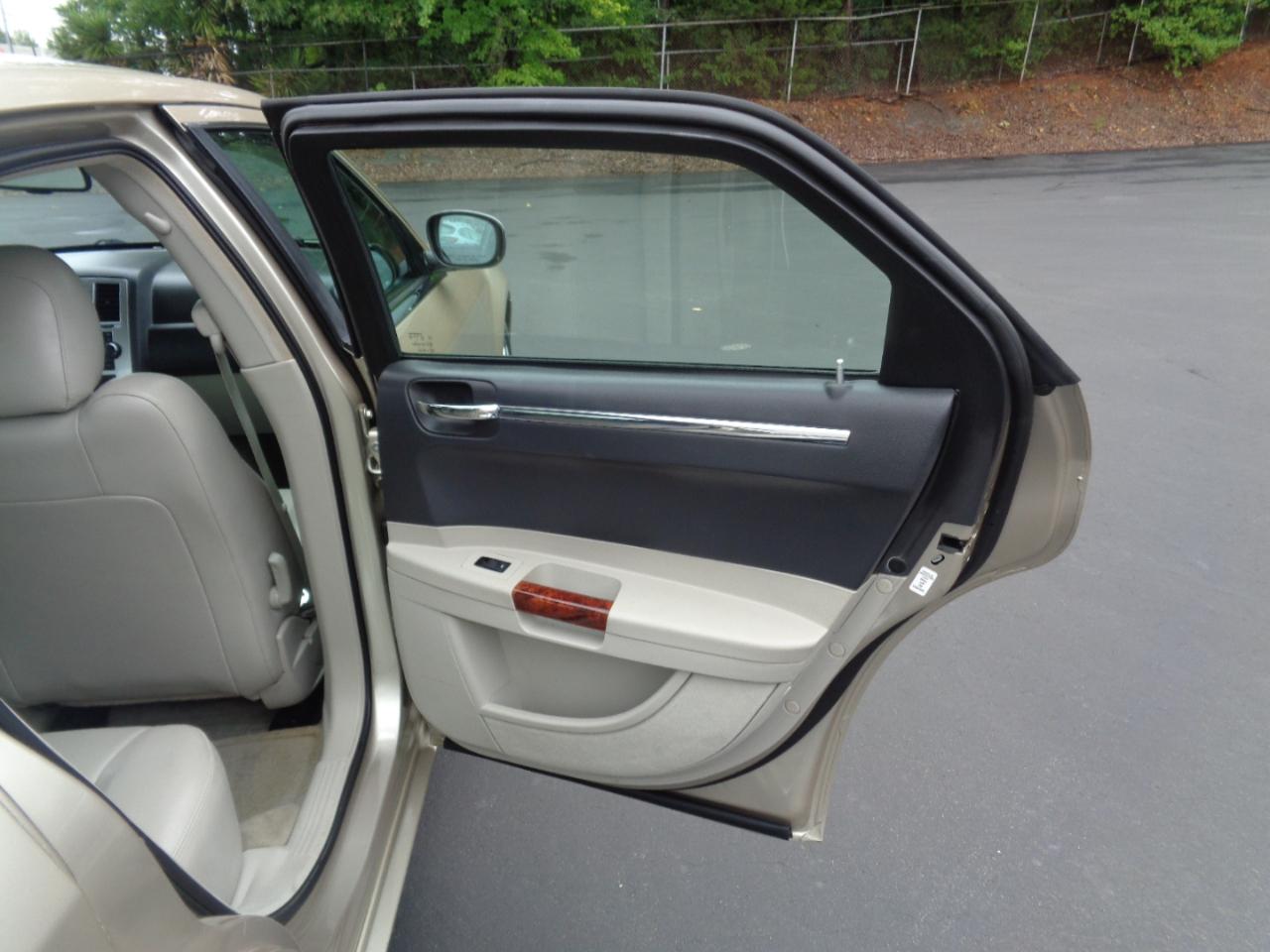 Chrysler 300 4dr Sdn 300C 2006