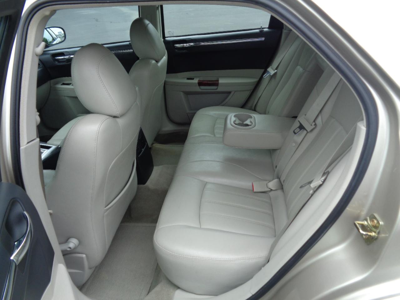 Chrysler 300 4dr Sdn 300C 2006