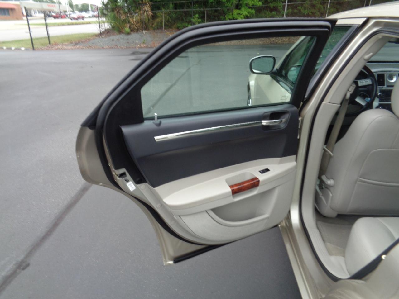 Chrysler 300 4dr Sdn 300C 2006