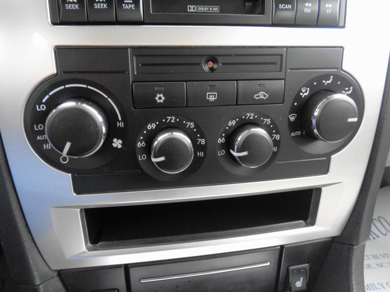 Chrysler 300 4dr Sdn 300C 2006
