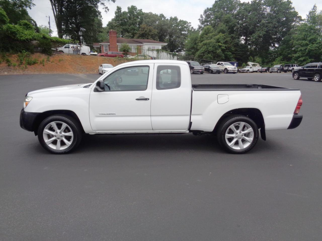 Toyota Tacoma 2WD Access Cab I4 AT (Natl) 2014