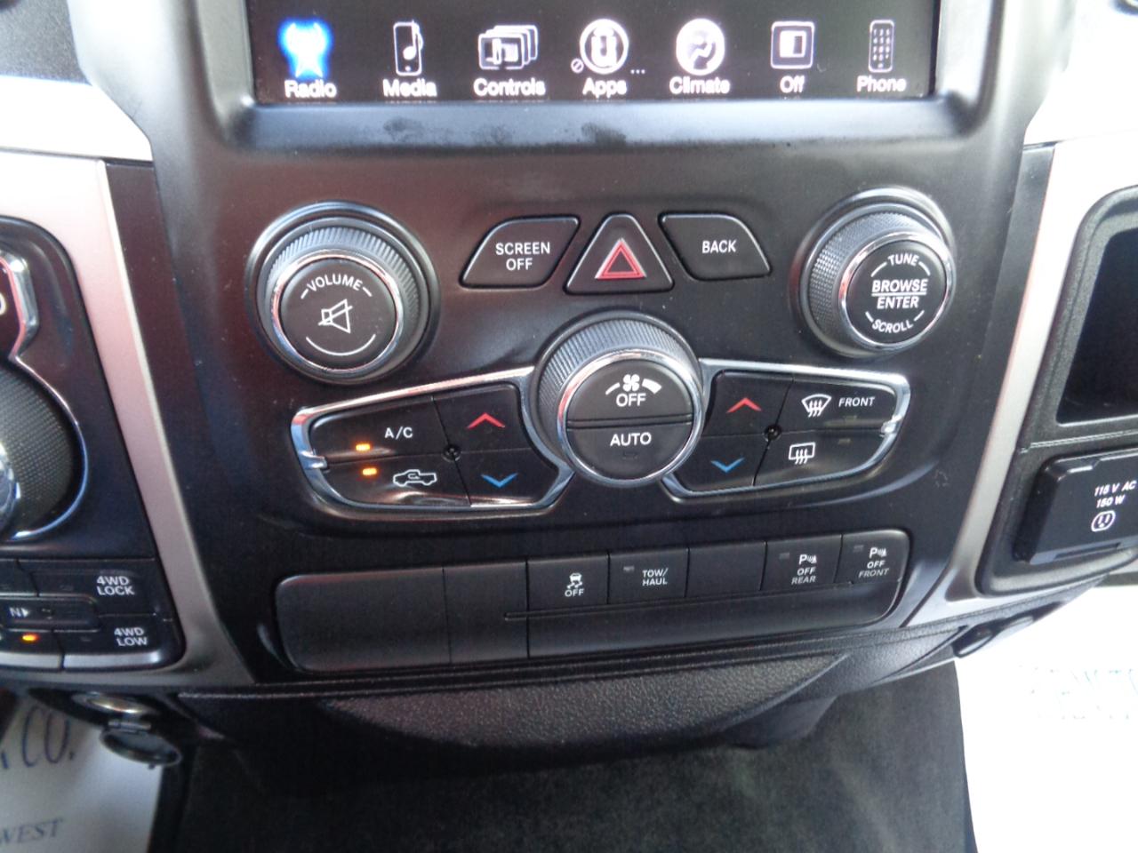 RAM 1500 Big Horn 4x4 Crew Cab 5'7" Box 2017