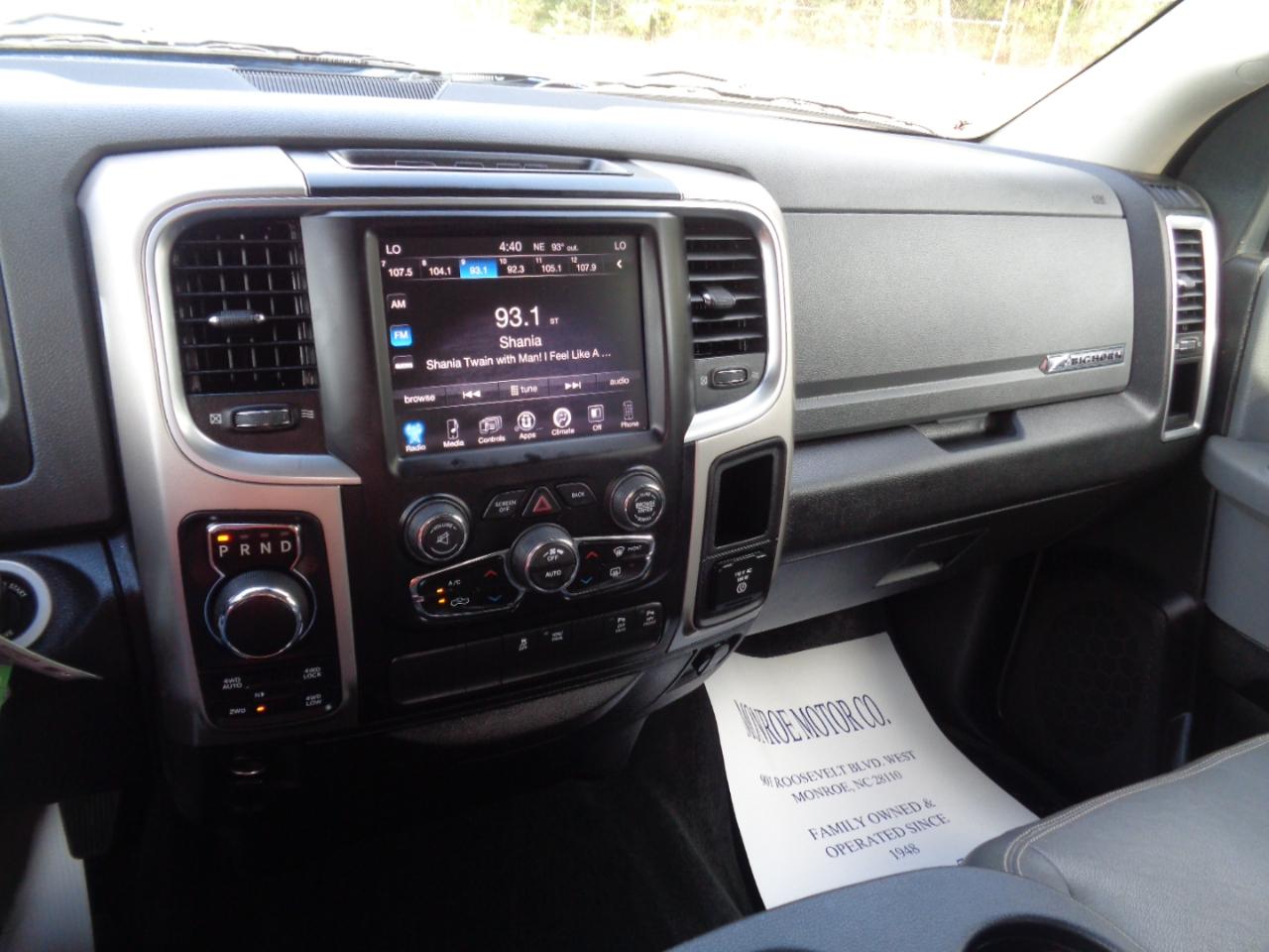 RAM 1500 Big Horn 4x4 Crew Cab 5'7" Box 2017