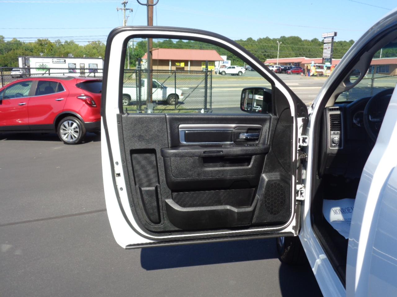 RAM 1500 Classic Tradesman 4x4 Reg Cab 8' Box 2022