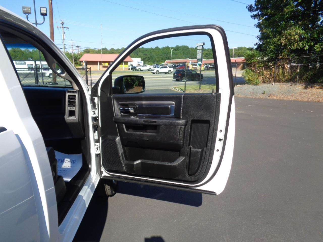 RAM 1500 Classic Tradesman 4x4 Reg Cab 8' Box 2022