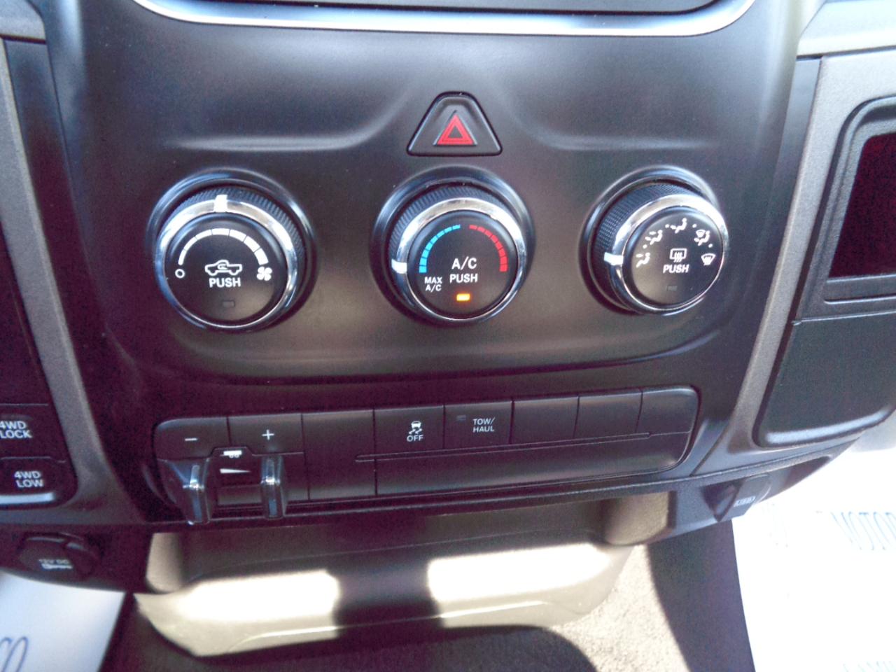 RAM 1500 Classic Tradesman 4x4 Reg Cab 8' Box 2022