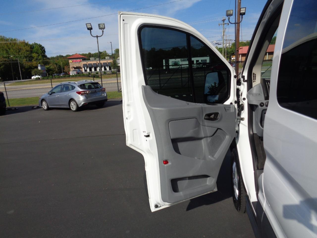 Ford Transit Passenger Wagon T-350 148" Low Roof XLT Sliding RH Dr 2018