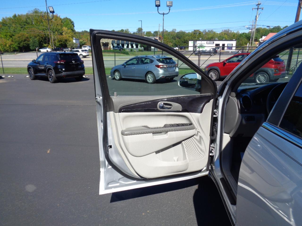Buick Enclave FWD 4dr Convenience 2016