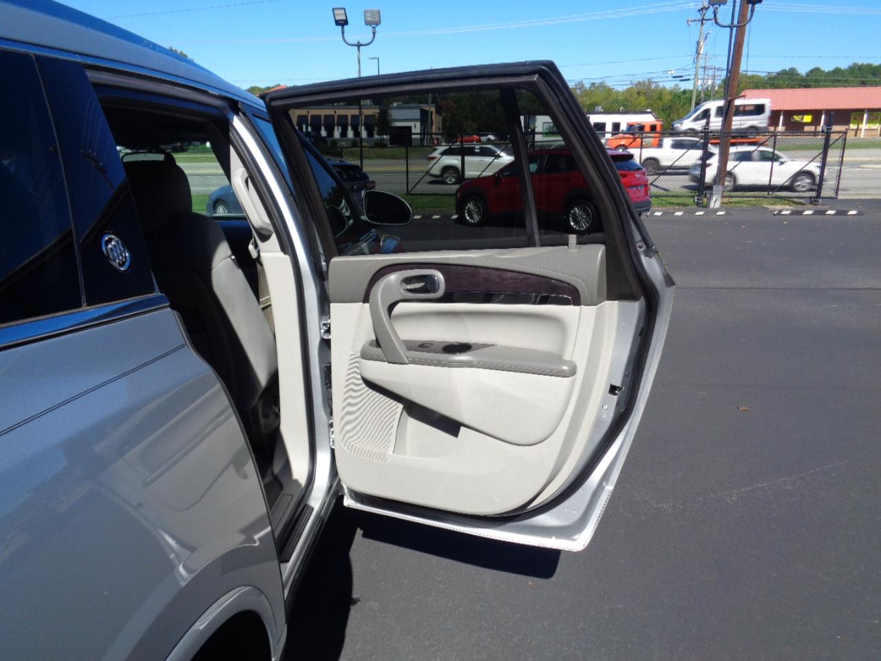 Buick Enclave FWD 4dr Convenience 2016