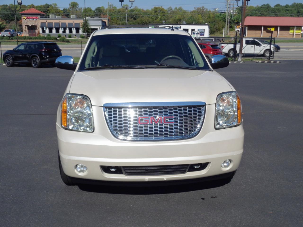 GMC Yukon XL 4WD 4dr 1500 SLE 2008
