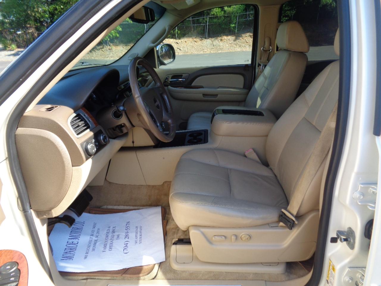 GMC Yukon XL 4WD 4dr 1500 SLE 2008