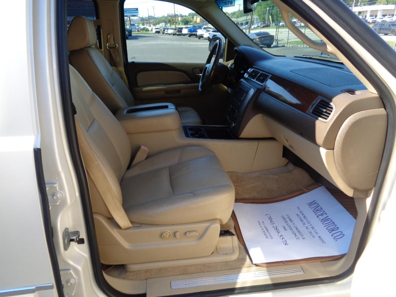GMC Yukon XL 4WD 4dr 1500 SLE 2008