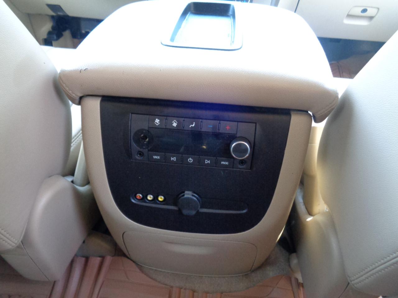 GMC Yukon XL 4WD 4dr 1500 SLE 2008