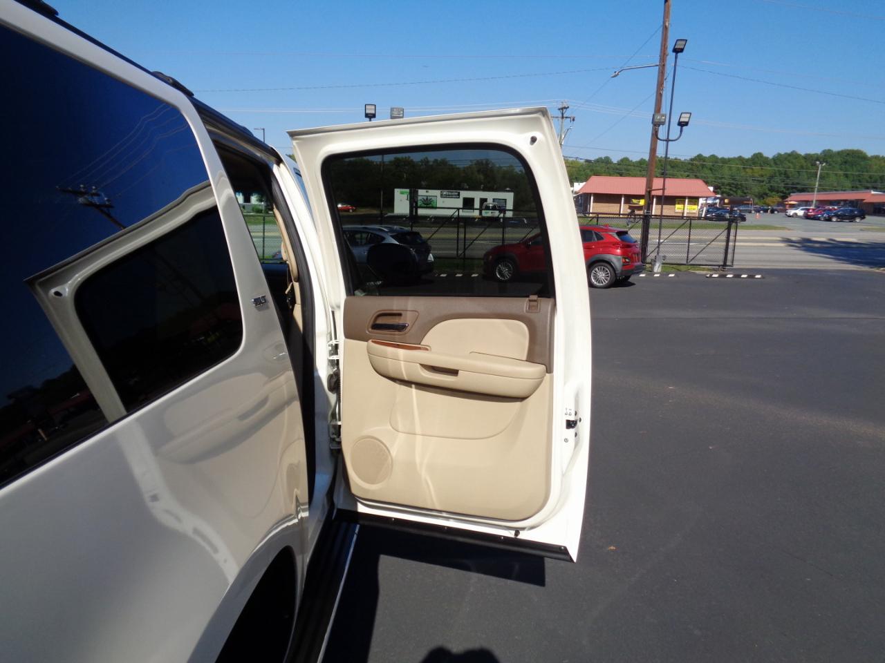 GMC Yukon XL 4WD 4dr 1500 SLE 2008