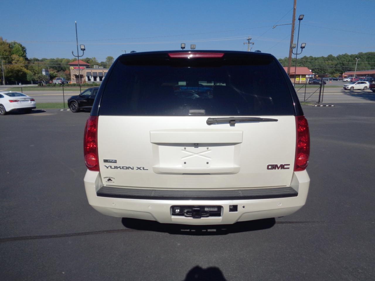 GMC Yukon XL 4WD 4dr 1500 SLE 2008