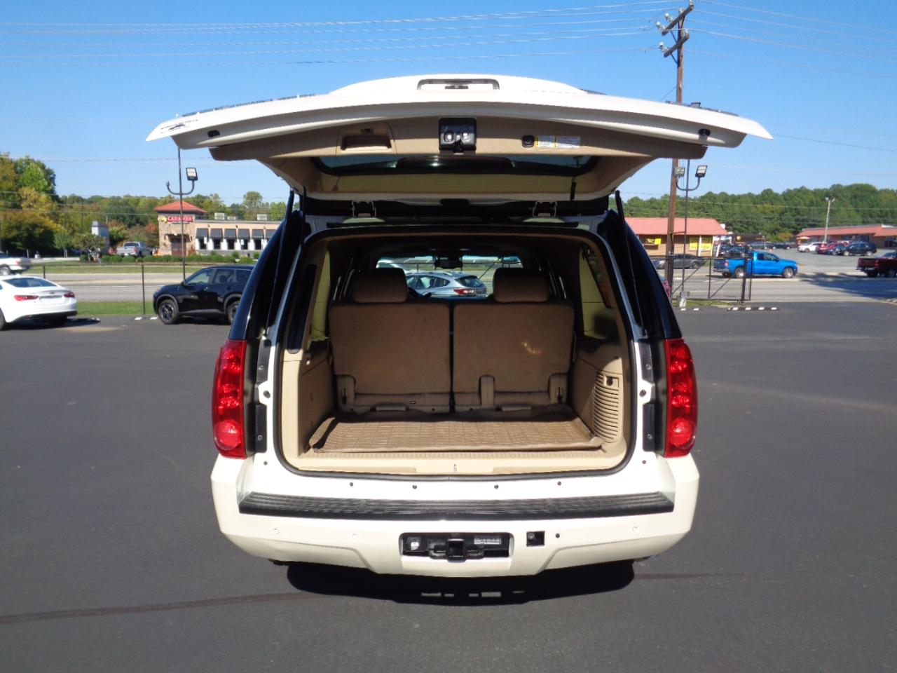 GMC Yukon XL 4WD 4dr 1500 SLE 2008