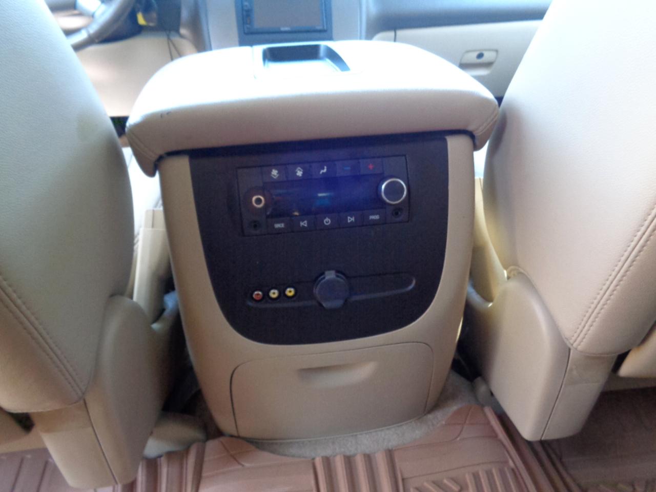GMC Yukon XL 4WD 4dr 1500 SLE 2008