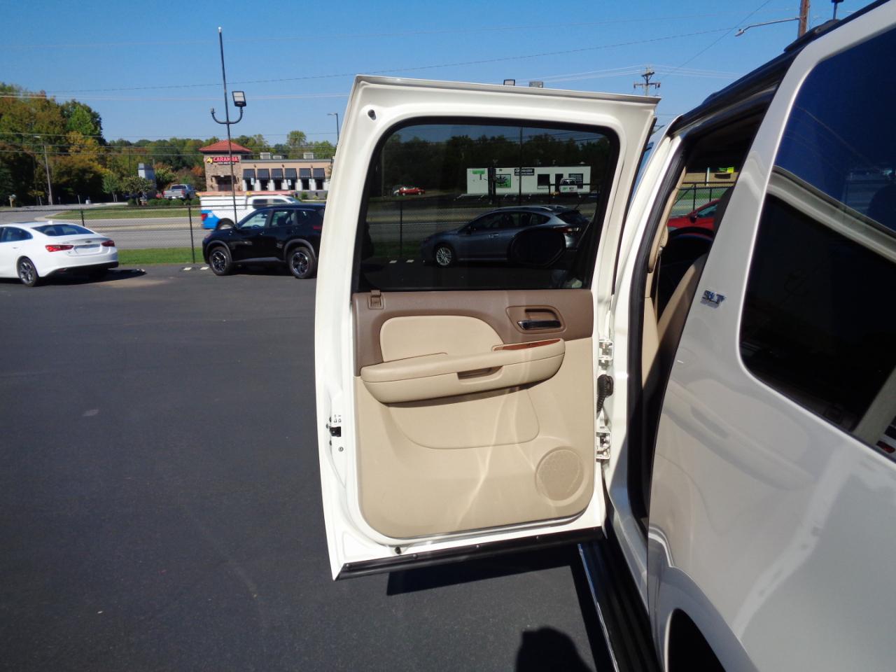 GMC Yukon XL 4WD 4dr 1500 SLE 2008