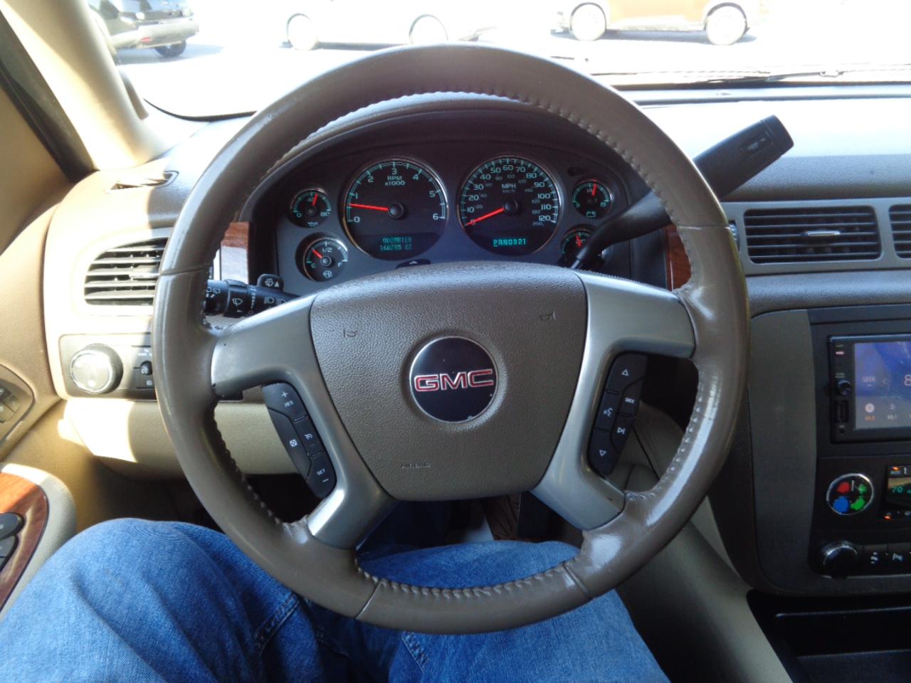 GMC Yukon XL 4WD 4dr 1500 SLE 2008