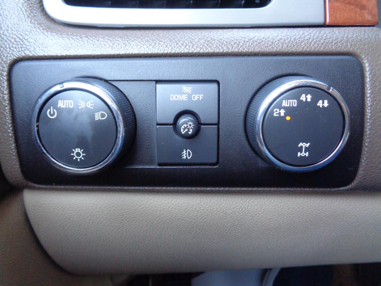 GMC Yukon XL 4WD 4dr 1500 SLE 2008
