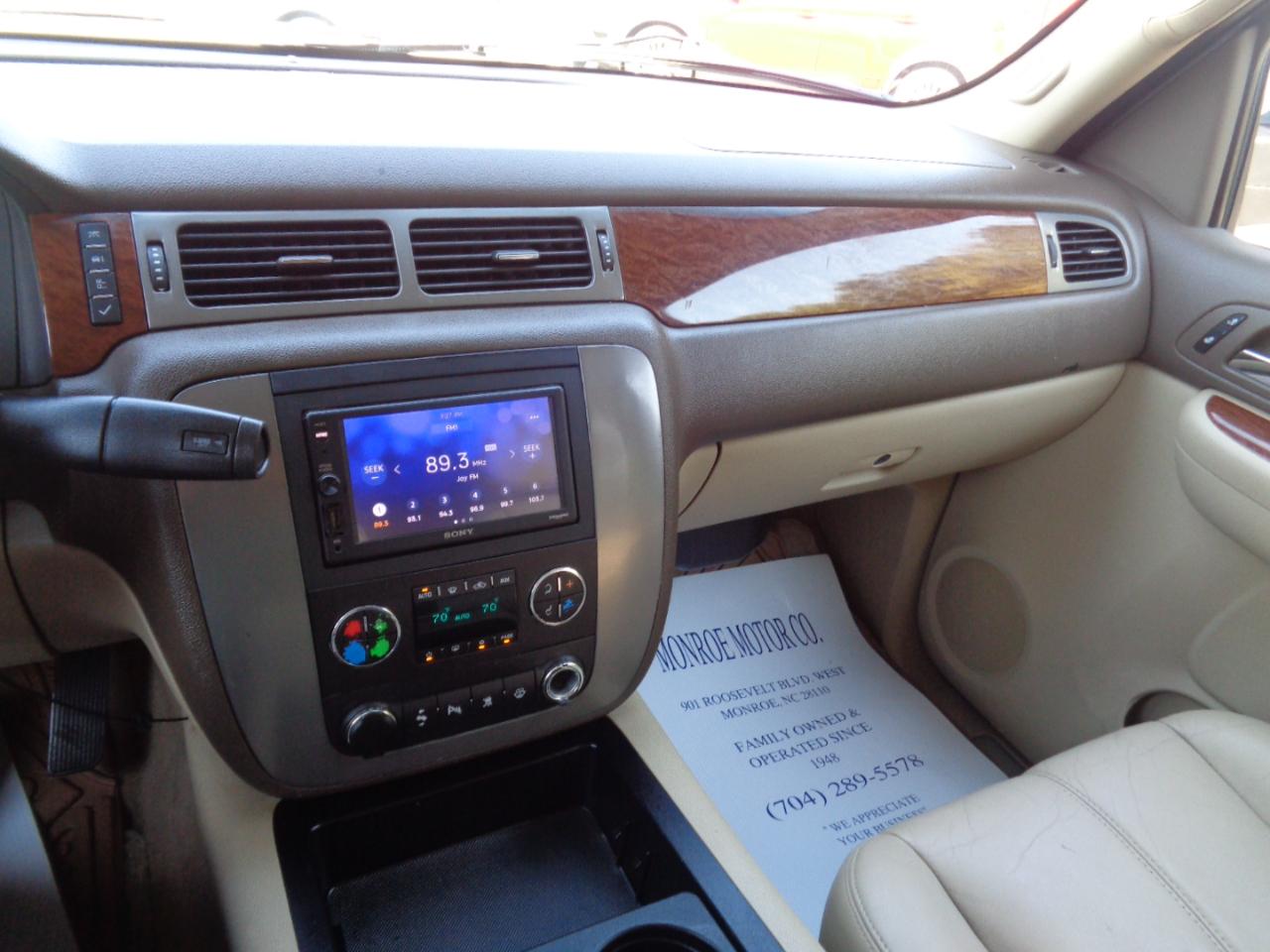 GMC Yukon XL 4WD 4dr 1500 SLE 2008