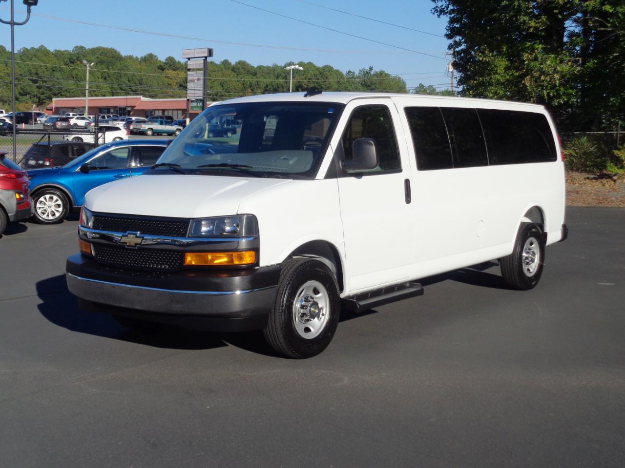 Chevrolet Express Passenger RWD 3500 155" LT 2025