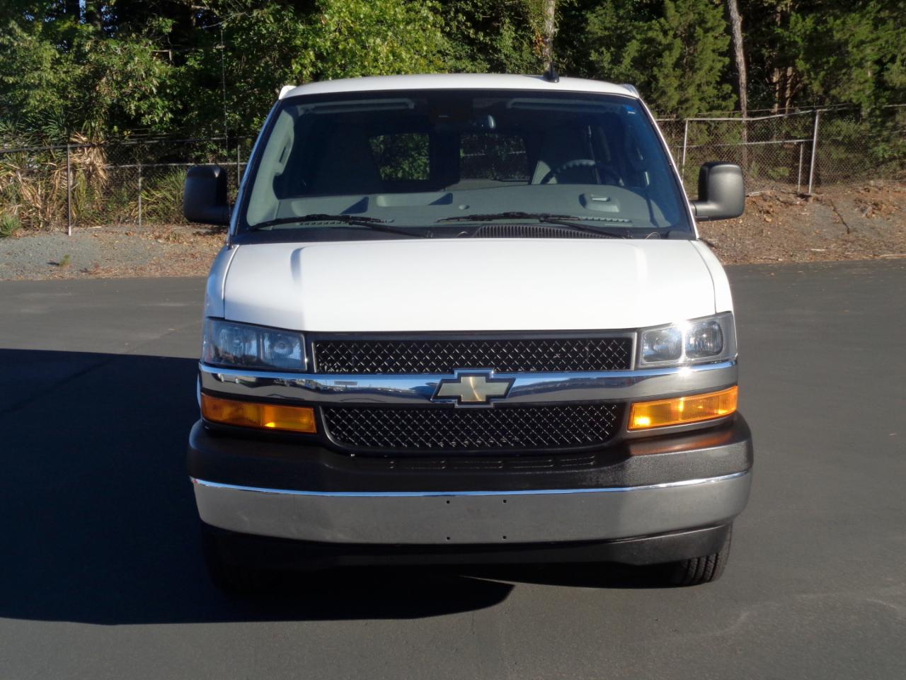 Chevrolet Express Passenger RWD 3500 155" LT 2025