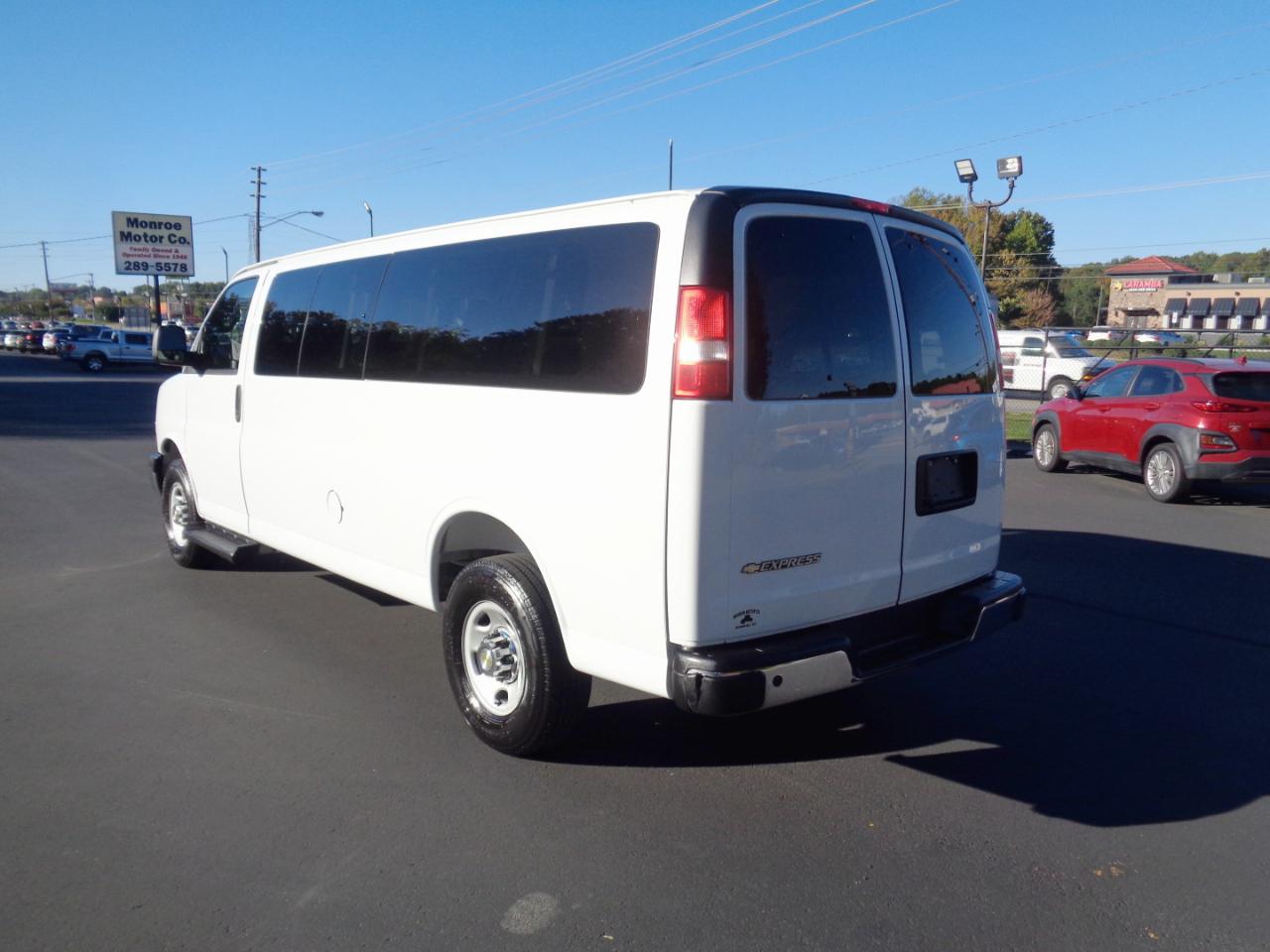 Chevrolet Express Passenger RWD 3500 155" LT 2025