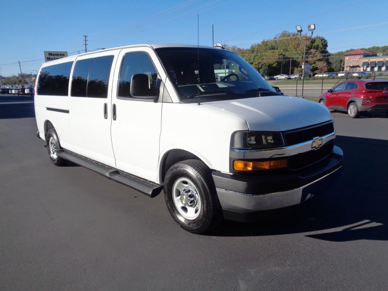 Chevrolet Express Passenger RWD 3500 155" LT 2025