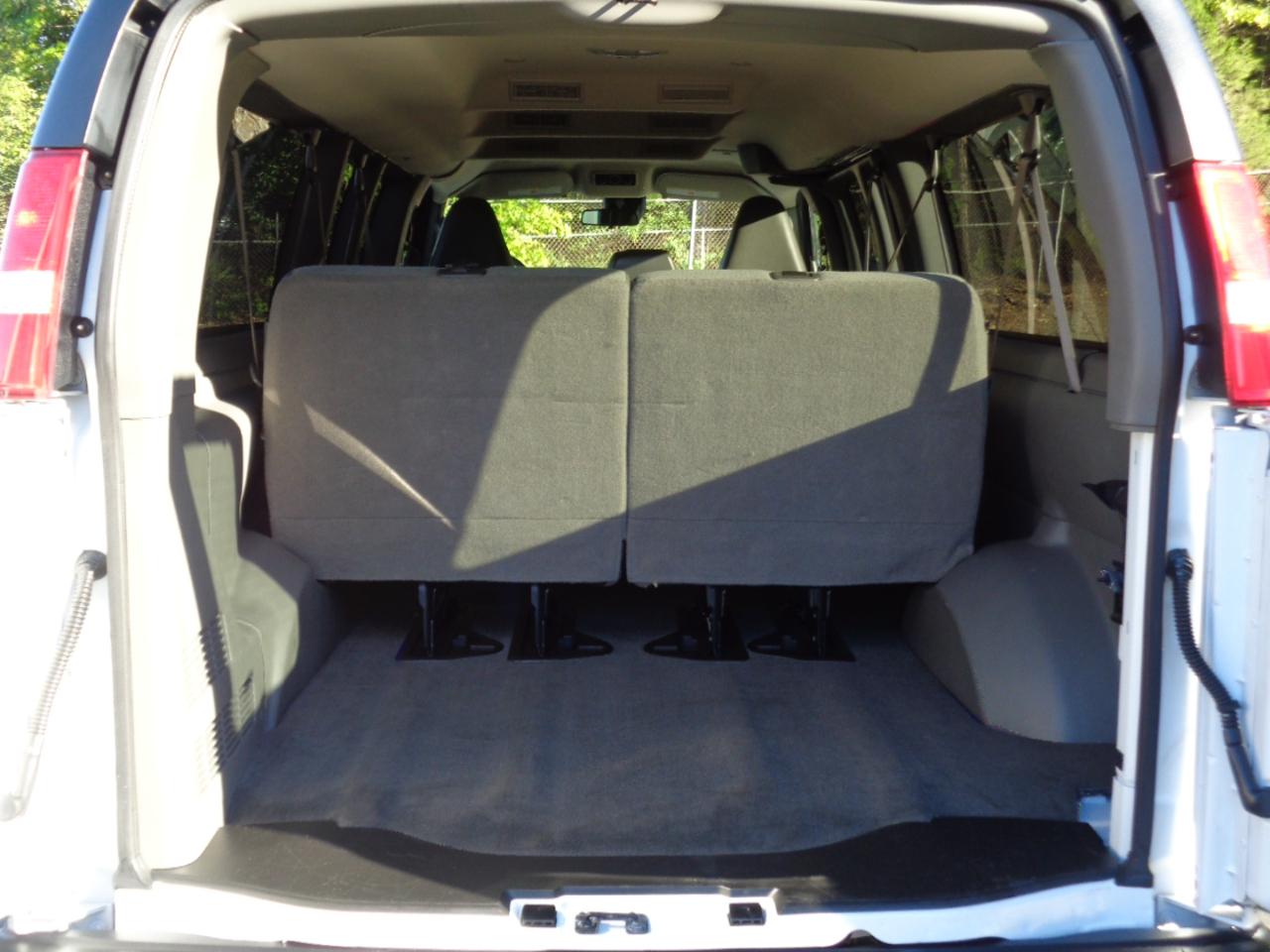 Chevrolet Express Passenger RWD 3500 155" LT 2025