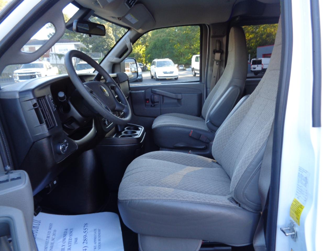Chevrolet Express Passenger RWD 3500 155" LT 2025