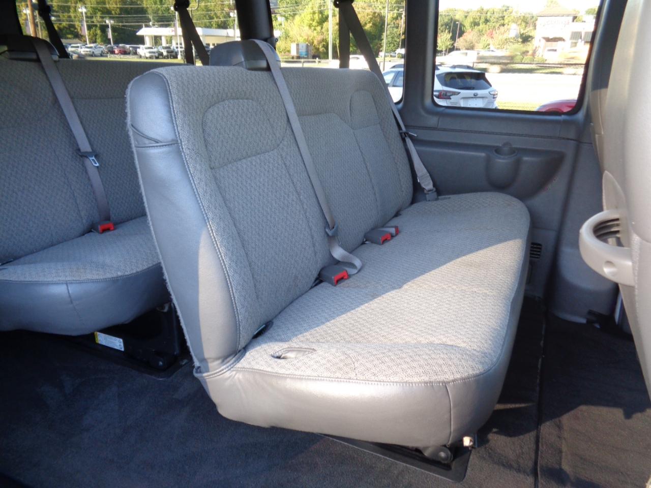 Chevrolet Express Passenger RWD 3500 155" LT 2025