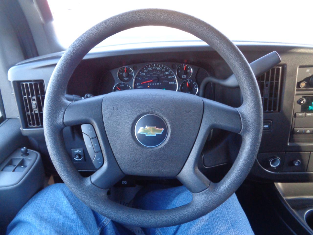 Chevrolet Express Passenger RWD 3500 155" LT 2025
