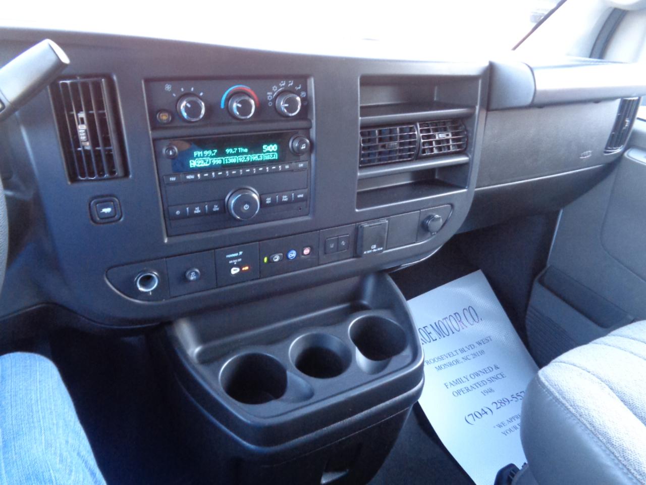Chevrolet Express Passenger RWD 3500 155" LT 2025
