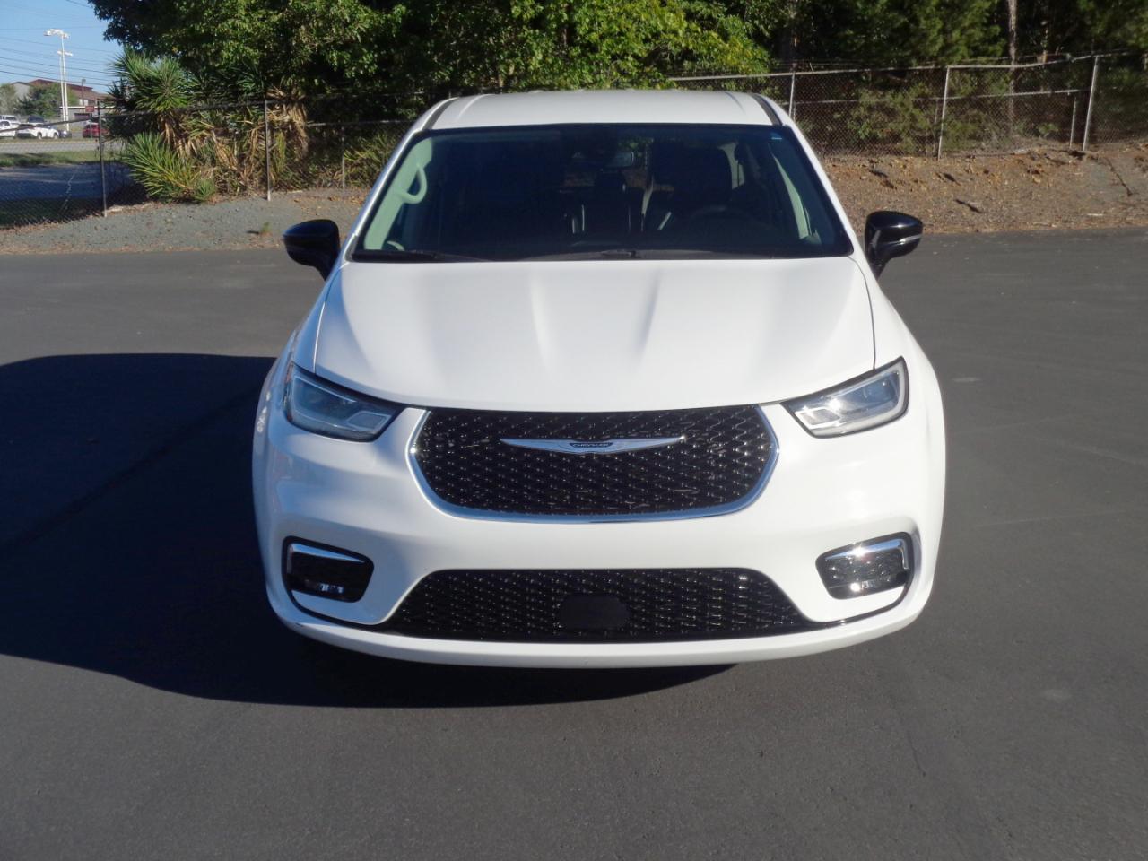 Chrysler Pacifica Touring L FWD 2024