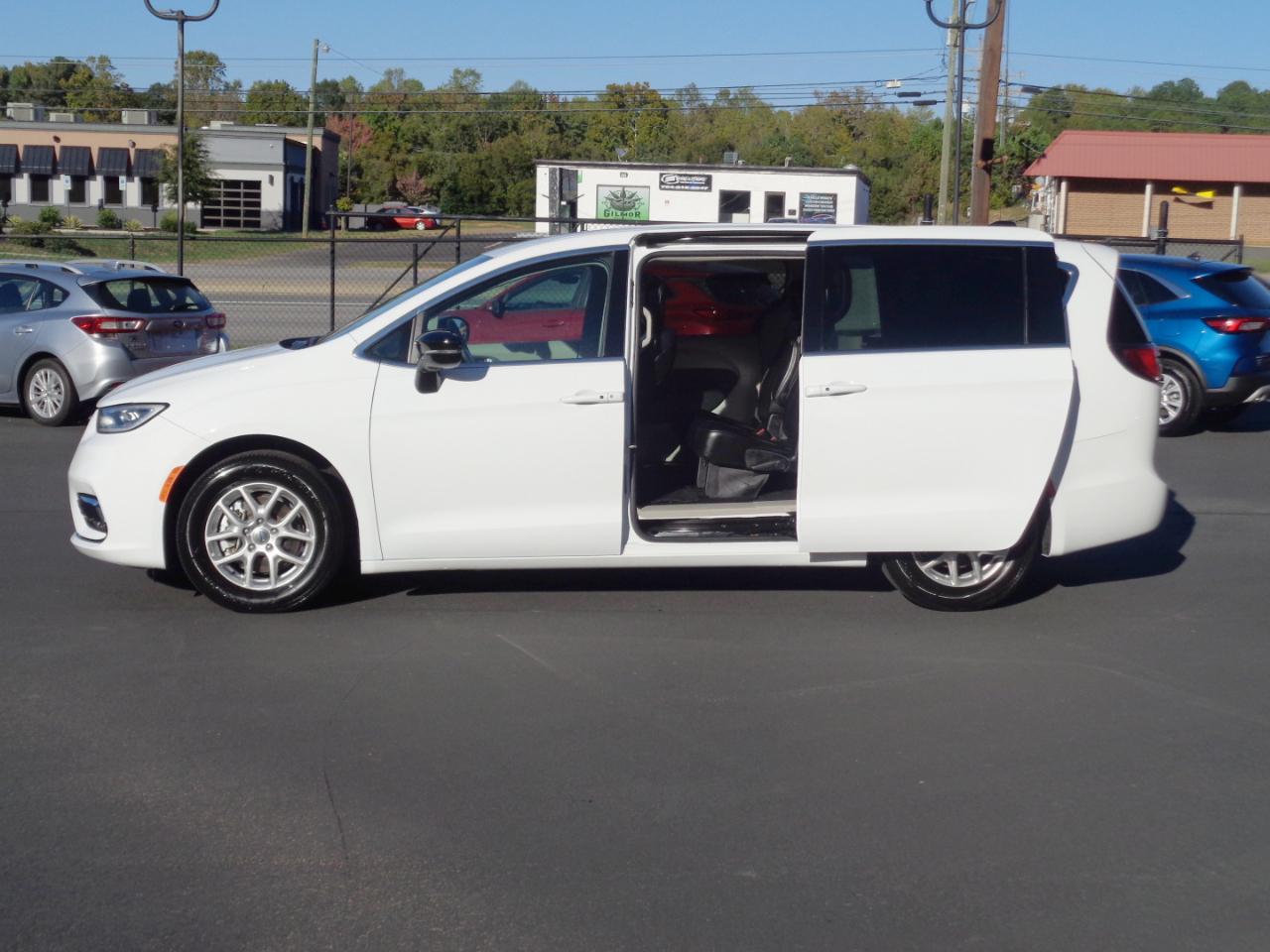 Chrysler Pacifica Touring L FWD 2024