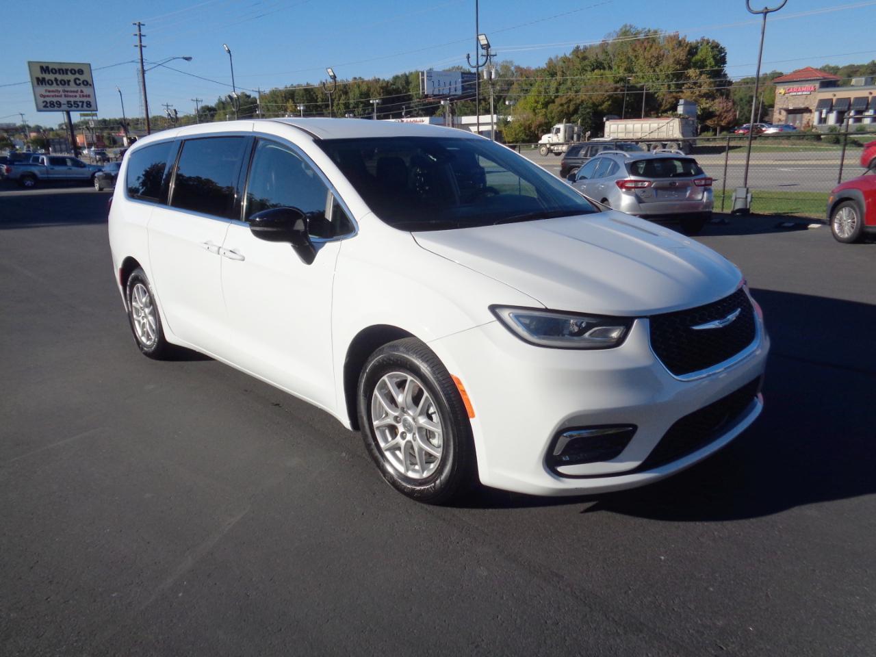 Chrysler Pacifica Touring L FWD 2024